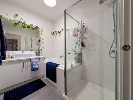 Two Bedroom Stunner! - Photo 1