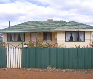 67 Lindsay Street, Coolgardie - Photo 3