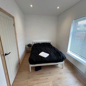 1 bedroom in a flat share to rent - Photo 2