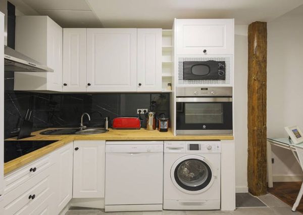 Calle del Caballero de Gracia, Madrid, Community of Madrid 28013