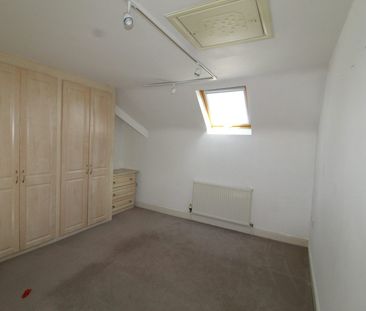 Flat to rent on - Photo 2