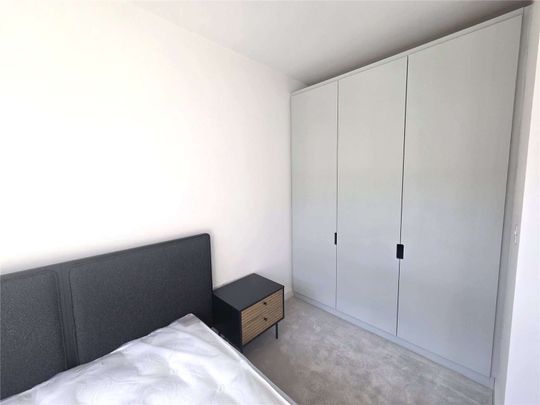 AVAILABLE MAY 7TH | STYLISH 2 BED 1 BATH | 2ND FLOOR LOCATION | FULLY FURNISHED WITH INTERGRATED APPLIANCES | JEWERLERY QUARTER LOCATION - Photo 1