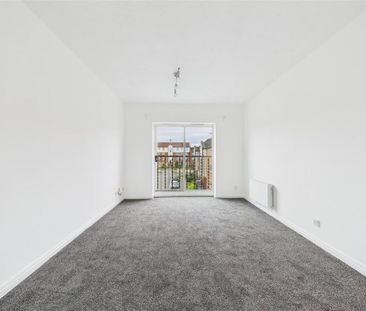 3 bedroom apartment to rent - Photo 2