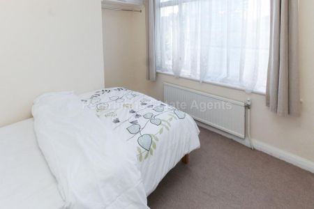 4 bedroom detached house to rent - Photo 5