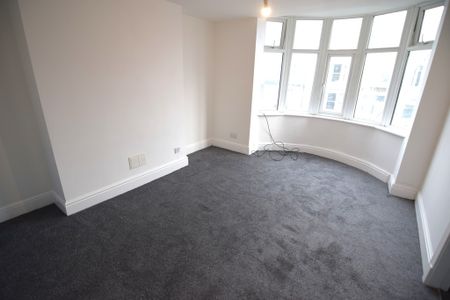 To Let 1 Bed Flat - Photo 2