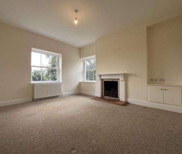 Four bedroom farmhouse located in a private rural location with ama... - Photo 2