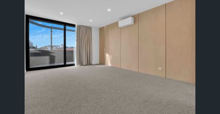 Brand New Luxury 3-Level Home With Private Lift in the Heart of Moonee Ponds! - Photo 5