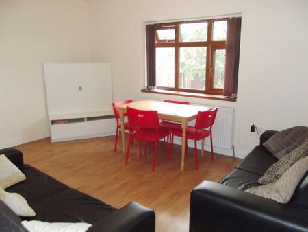 5 bedroom flat to rent - Photo 3
