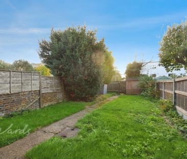 3 bedroom end of terrace house to rent - Photo 4