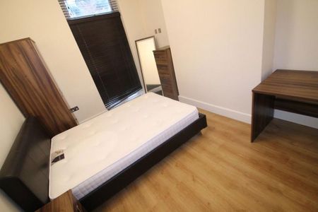 5 bedroom terraced house to rent - Photo 4