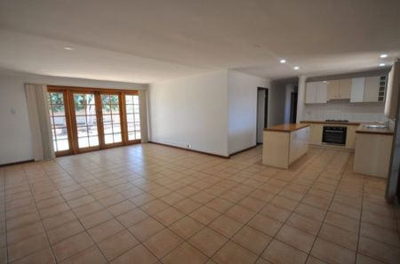 Modern 3x1 with a HUGE Yard! - Photo 2