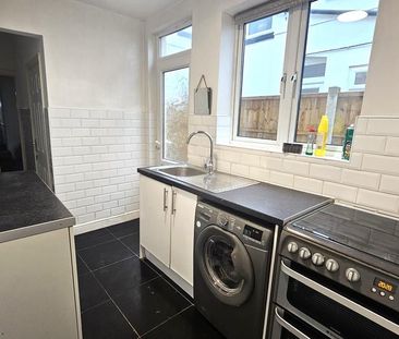 3 bedroom terraced house to rent - Photo 6
