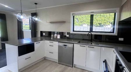 Charming 4-Bedroom Home in Prime Pukekohe Location – Zoned for Top School! - Photo 5