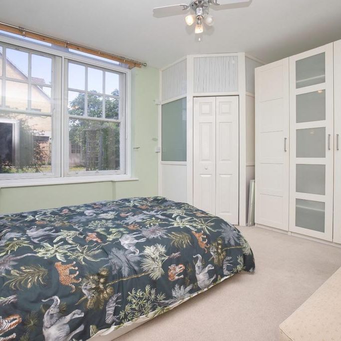 3 bedroom flat to rent - Photo 1