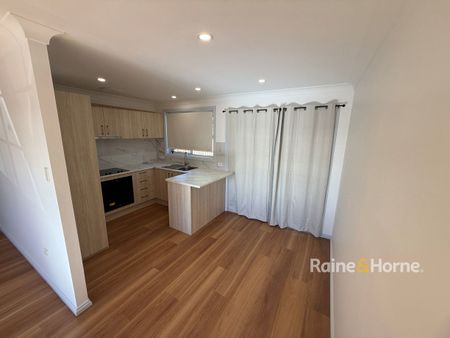 Freshly Renovated Villa - Photo 4
