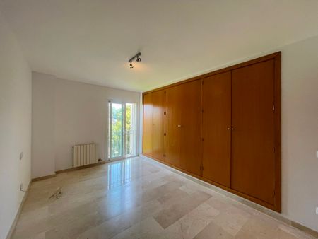 Apartamento sin amueblar, un dormitorio, terraza vistas al mar, parking. Ciudad Jardín. - Foto 4