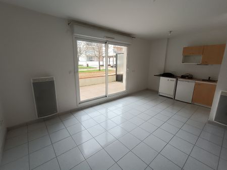 Location Appartement 2 pièces 36m² LA ROCHE SUR YON 85000 - Photo 2