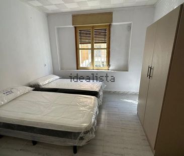 Alquiler de piso en Calle Reyes Magos - Photo 2