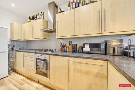 3 bedroom flat to rent - Photo 4