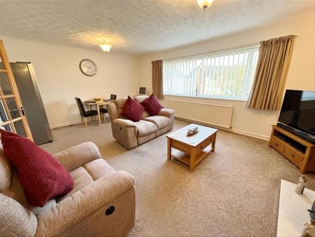 2 bedroom flat to rent - Photo 2