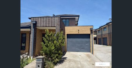 Modern Two Bedroom Townhouse Plus Study! - Photo 5