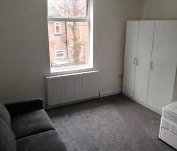 Studio Flat, Polygon Rd, M8 - Photo 2