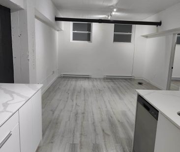 4855 Queen Mary road - Beautiful 1-bedroom apartment for rent! - Photo 6