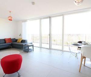 3 Bedrooms Flat to rent in Park View Mansions, Olympic Park Avenue, London E20 | £ 923 - Photo 1