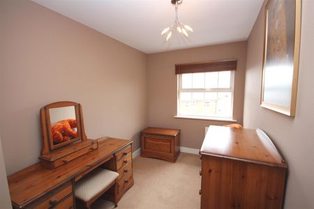 4 bedroom Terraced House to let - Photo 3