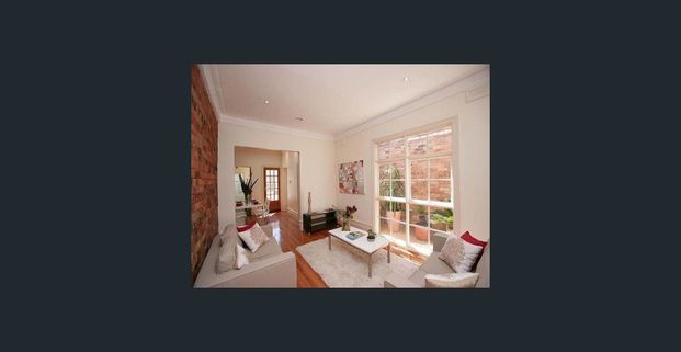 Princes Charm! - Photo 1