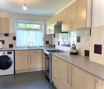 4 Bed Semi-Detached House, Finchley Road, M14 - Photo 3