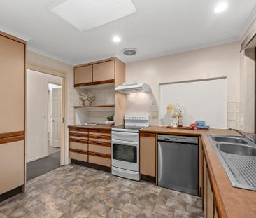 2 Coolcorra Ct, Carindale QLD 4152 - House For Rent | Domain - Photo 4