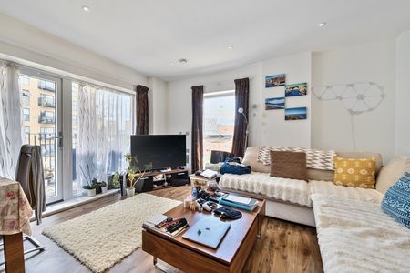 2 Moy Lane, London, SE18 - Photo 2