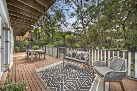 Charming Family Living in Peaceful, Leafy Cul-de Sac - Photo 5