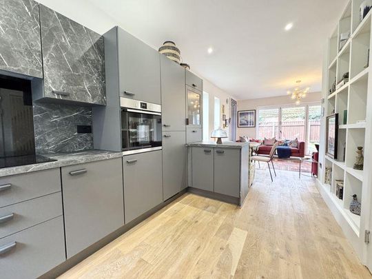 4 bedroom semi-detached house to rent - Photo 1