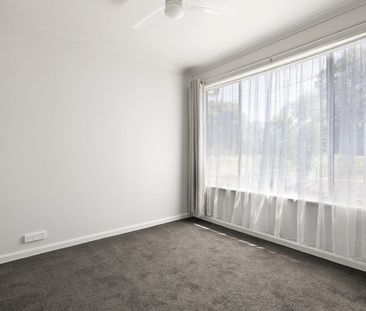 Charming North Bendigo Home - Photo 5