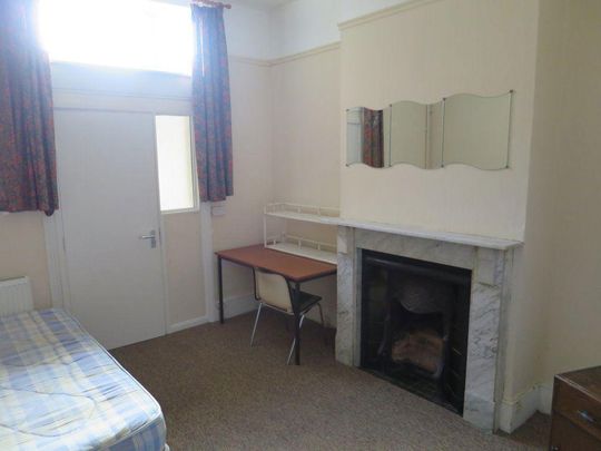 6 bedroom house to rent - Photo 1