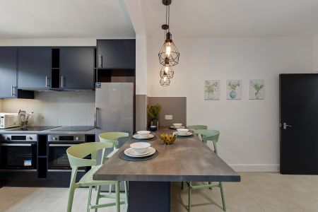 🌺 Large Victorian Terraced Property in Tottenham, N17 🌺 Room 4 - Photo 2