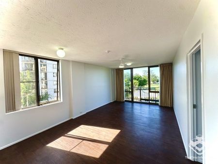 1 Bed | 1 Bath Apartment â Prime Clear Island Waters Location - Photo 2