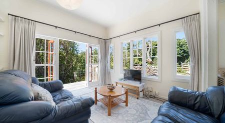 Character Filled Cottage - Photo 2