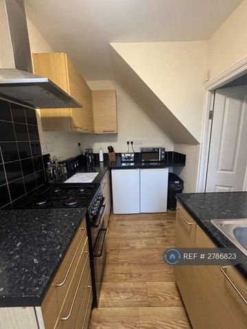 2 bedroom maisonette to rent - Photo 2