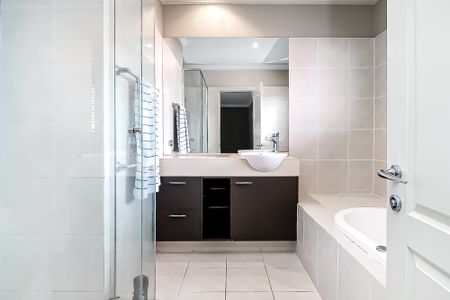 28/55 Paradise Springs Avenue, Robina QLD 4226 - House For Rent | Domain - Photo 3