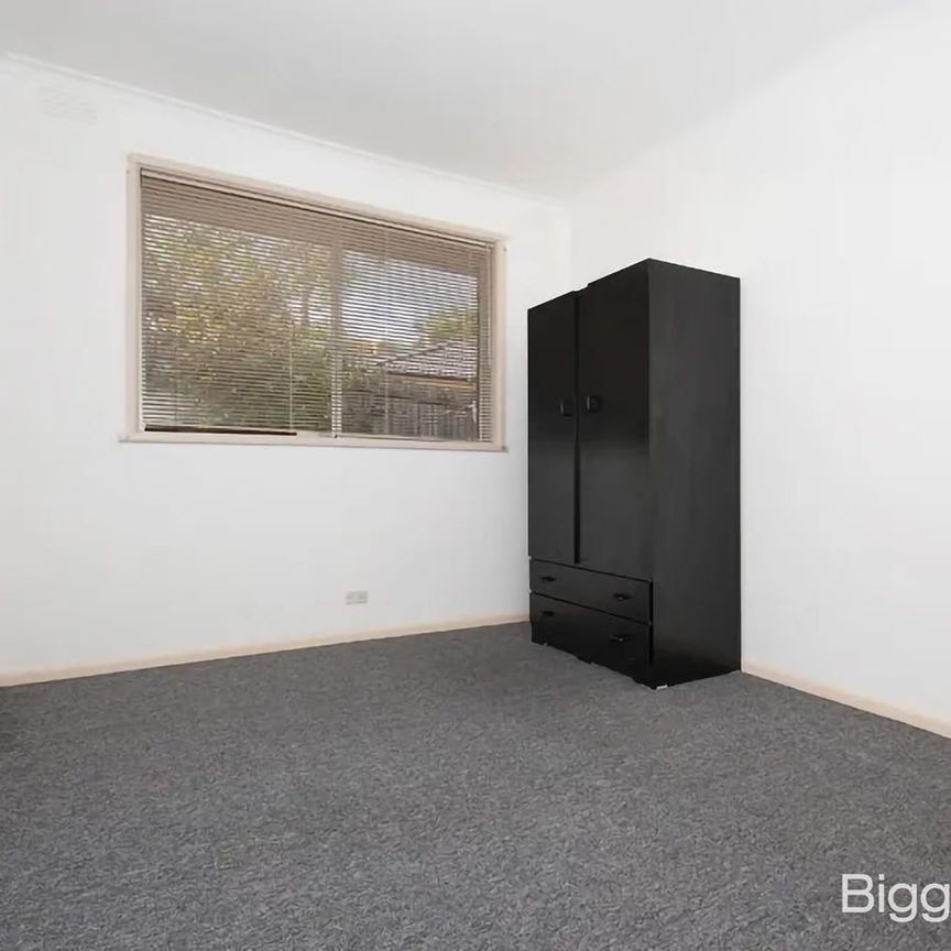 Light-Filled Two-Bedroom Unit in Prime Boronia Location - Photo 1