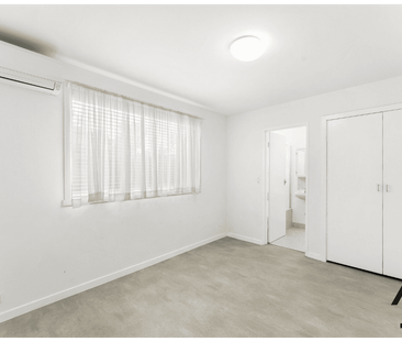 Neat and spacious apartment in Alphington. - Photo 1