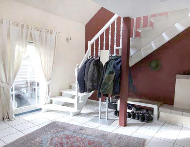 Erftstadt-Liblar! Lichtdurchflutetes Miethaus mit individuellem Charme! Idyllischer Sonnengarten und Carport! Beliebte Ruhigwohnlage! (SN 4897) - Foto 1