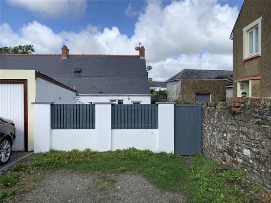 2 bedroom end of terrace house to rent - Photo 1