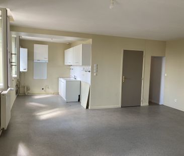 Location Appartement 4 pièces 84m² ROANNE 42300 - Photo 2