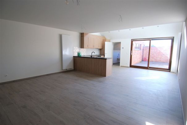Volledig gerenoveerd duplex-appartement met 2 slaapkamers in het centrum van Maaseik met moderne afwerking. - Foto 1