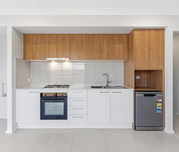 Modern 2 Bedroom Home in Prime Location - Photo 4