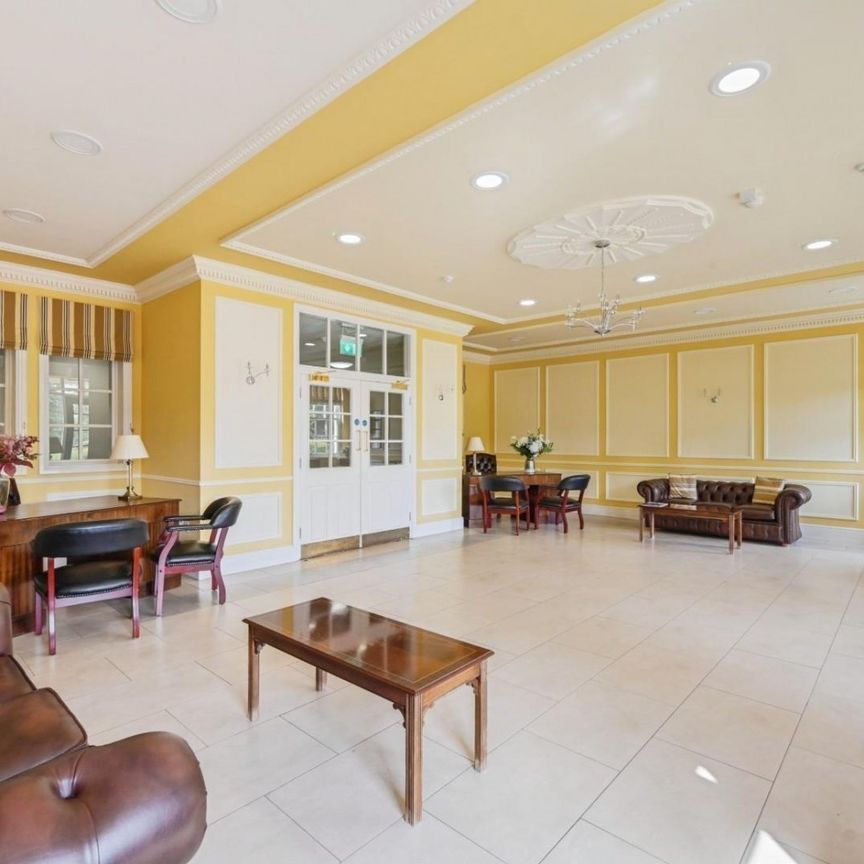 2 bedroom Flat To Let - Photo 1